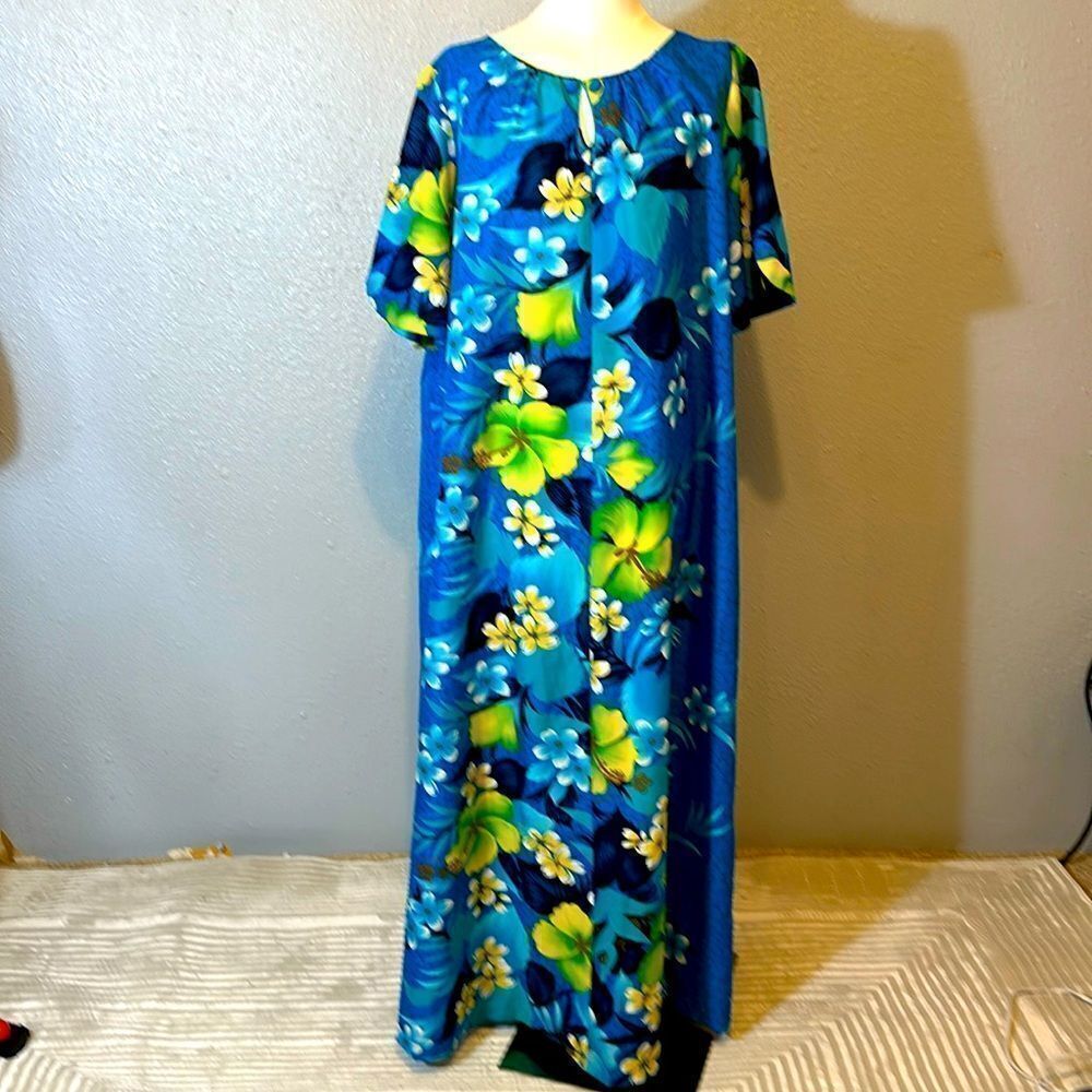 Vintage Diane’s blue floral Hawaiian dress size 40